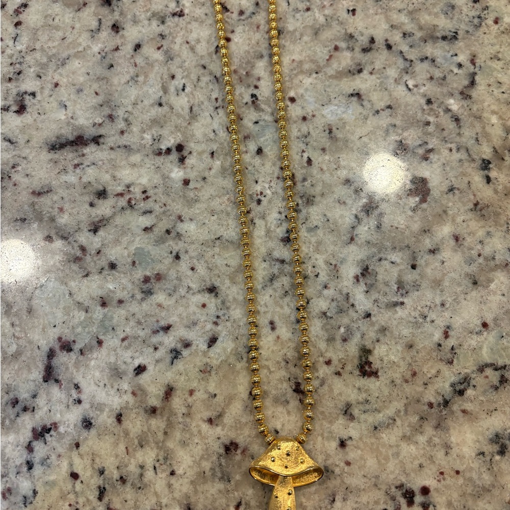 Vintage Gold Mushroom Pendant Necklace - Picture 8 of 8